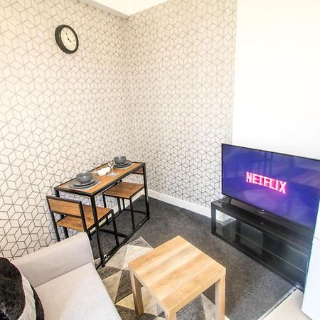 Cozy And Charming - 1 Bedroom Apartment - Free Parking, Transit Links, Close To Stadiums แมนเชสเตอร์ ภายนอก รูปภาพ