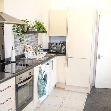 Cozy And Charming - 1 Bedroom Apartment - Free Parking, Transit Links, Close To Stadiums แมนเชสเตอร์ ภายนอก รูปภาพ