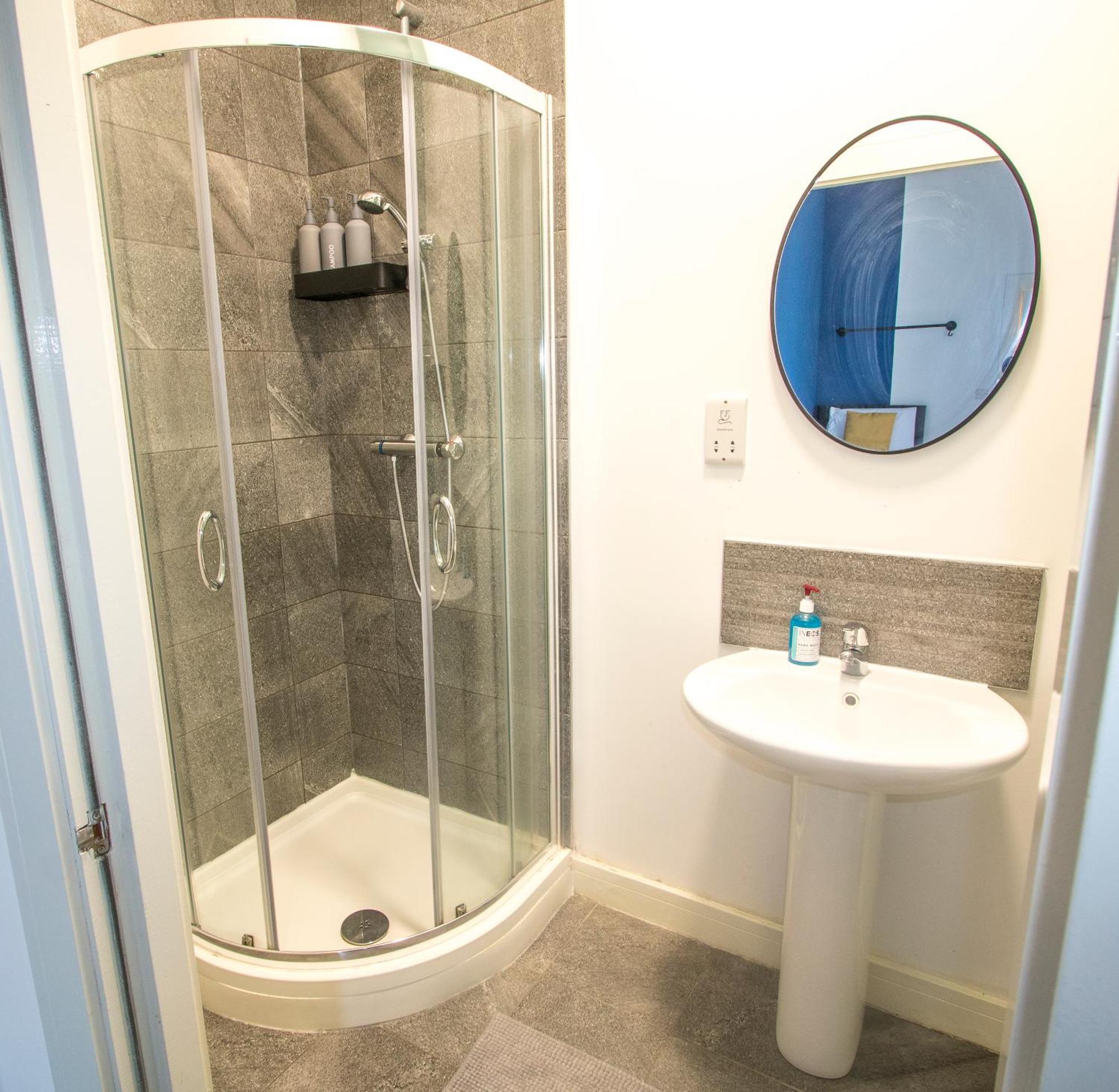 Cozy And Charming - 1 Bedroom Apartment - Free Parking, Transit Links, Close To Stadiums แมนเชสเตอร์ ภายนอก รูปภาพ